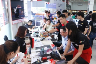 Người Việt chi hàng chục tỷ đồng sở hữu siêu phẩm Galaxy Note10 | Note10+